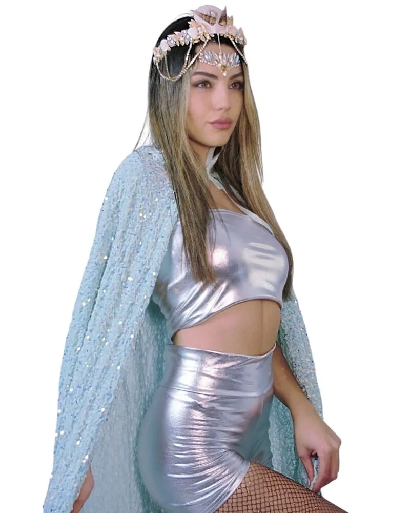 גלימת פייטים מפוארת עם קפוצ'ון