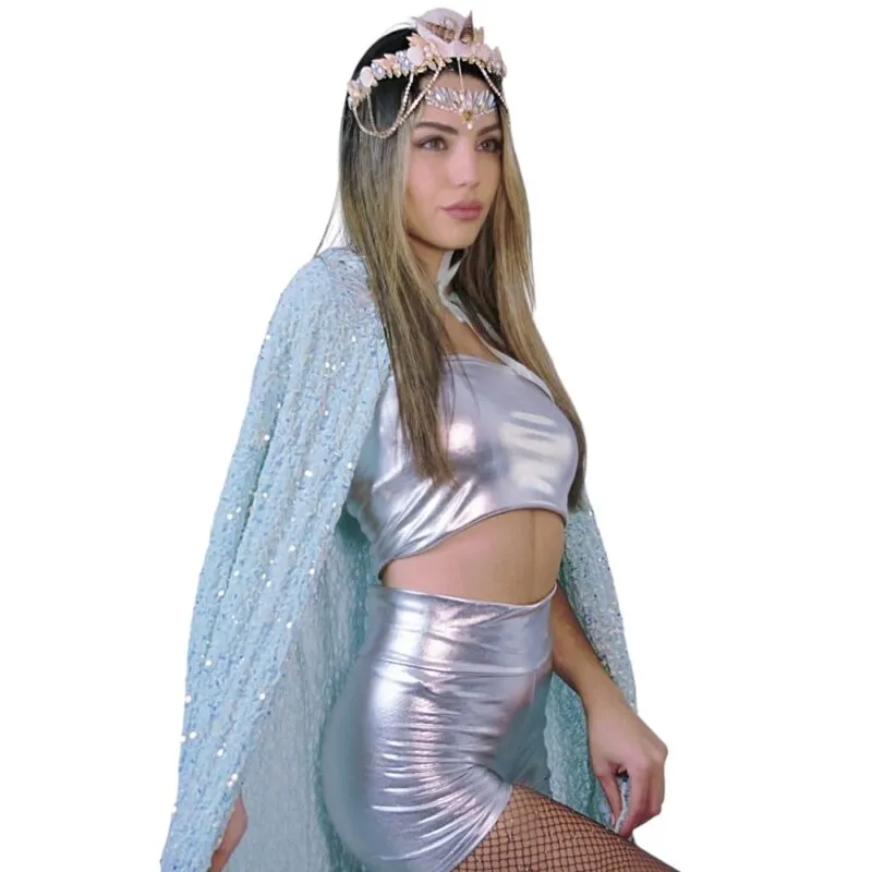 גלימת פייטים מפוארת עם קפוצ'ון