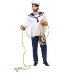 תחפושת מלח צי לגברים, חולצה לבנה עם צווארון כחול ומכנסיים כחולים, על גבר עם כובע מלחים וחבל