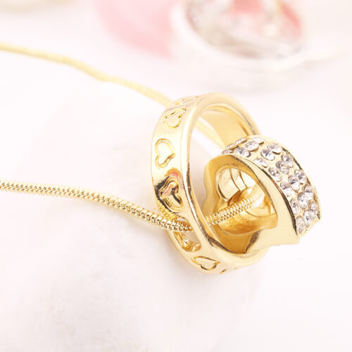 שרשרת לבבות | שרשרת זהב תליון לבבות בתוך טבעת Circle of Love