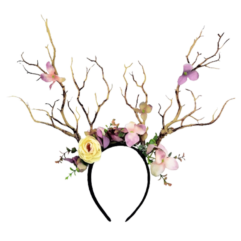 קשת אייל מעוצבת עם פרחים וענפים